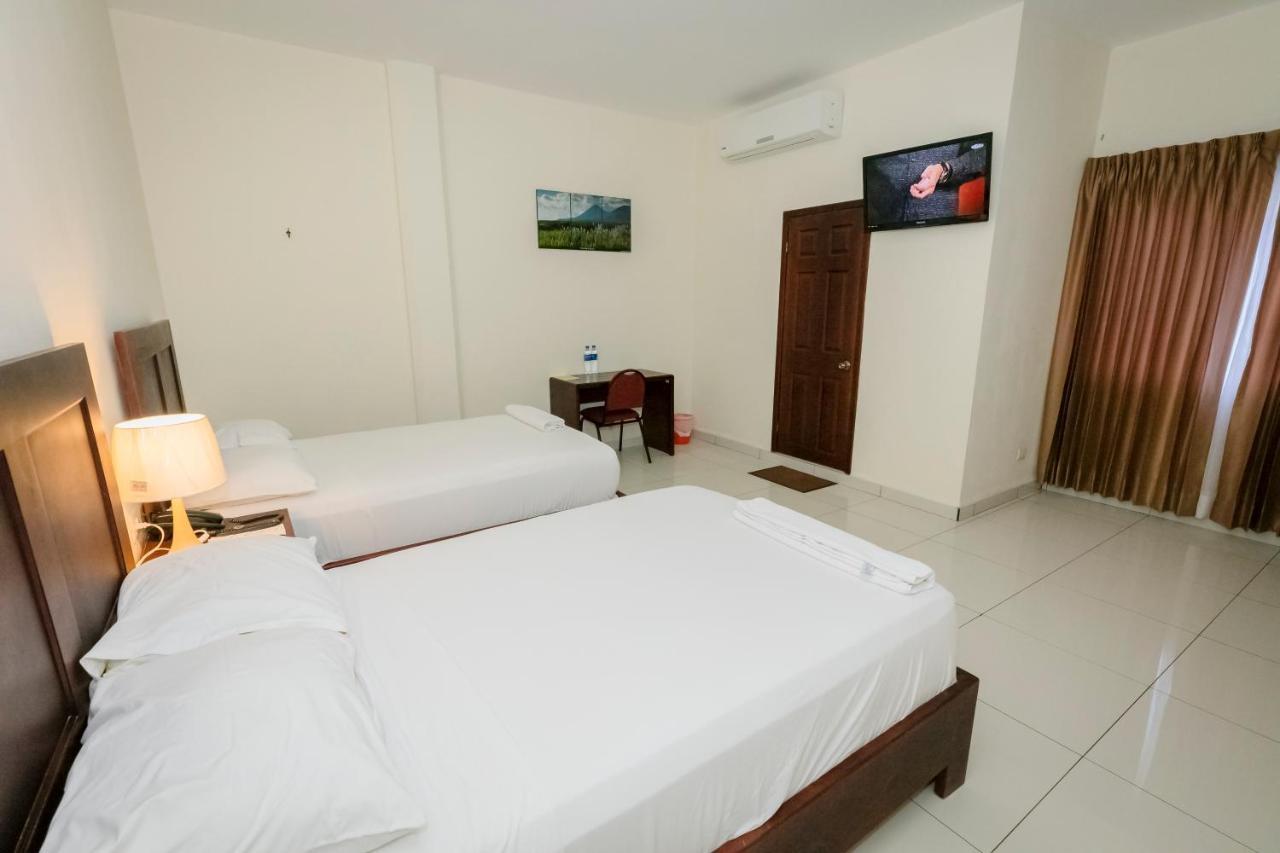 Hotel Mediterraneo Inn Santa Rosa de Lima Exteriér fotografie