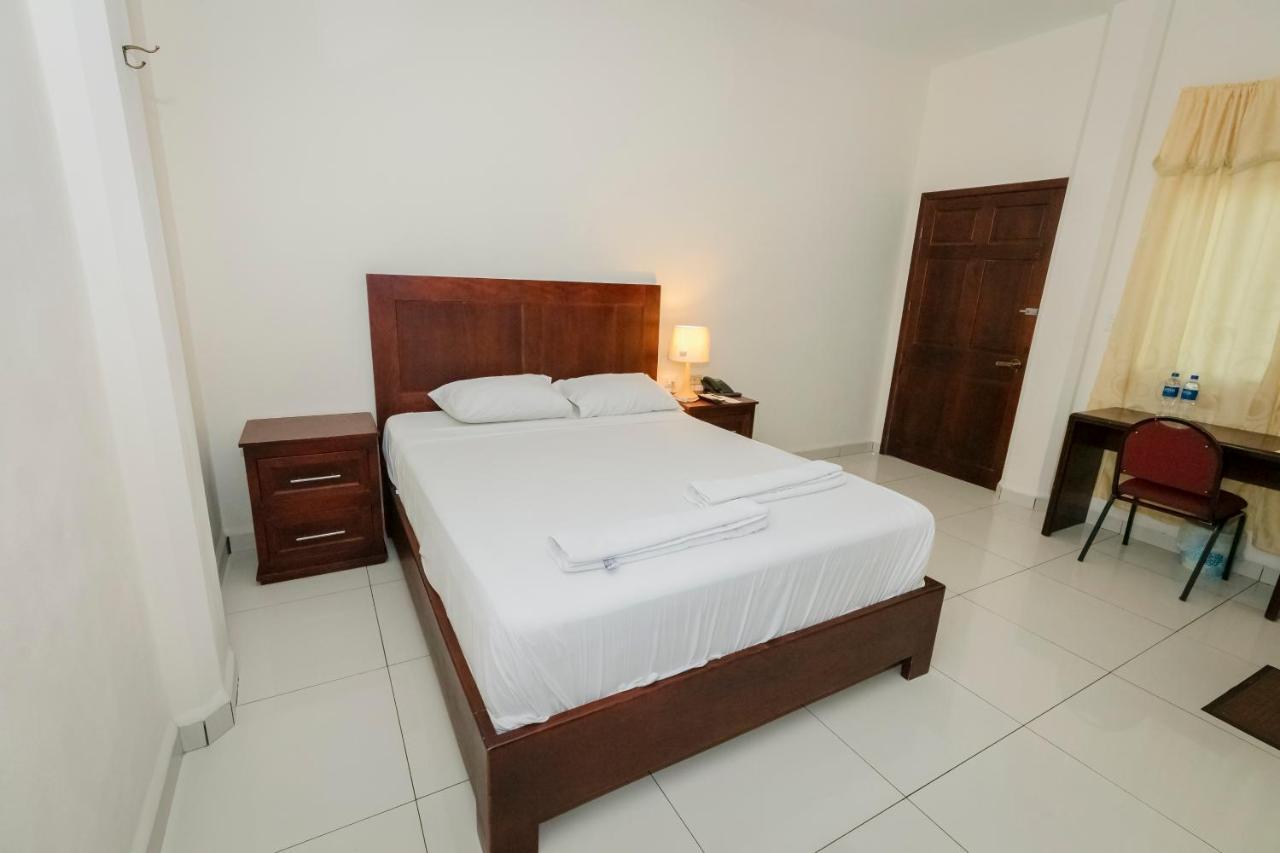 Hotel Mediterraneo Inn Santa Rosa de Lima Exteriér fotografie