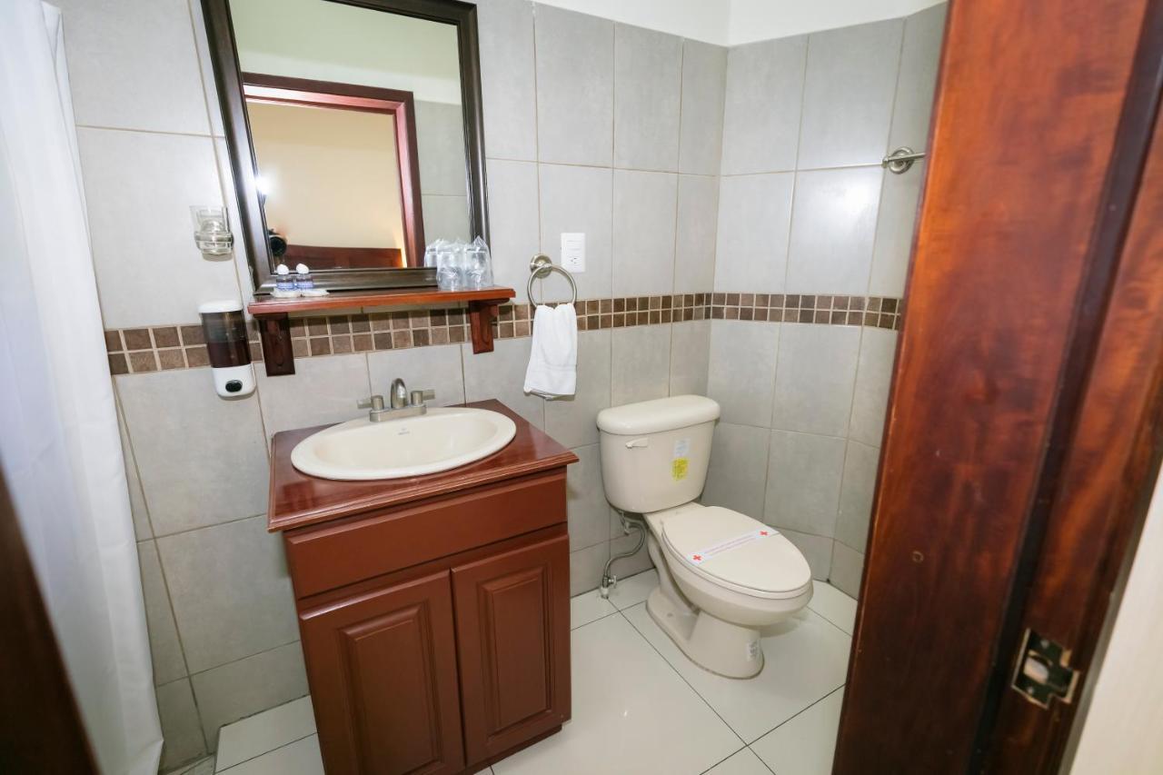 Hotel Mediterraneo Inn Santa Rosa de Lima Exteriér fotografie