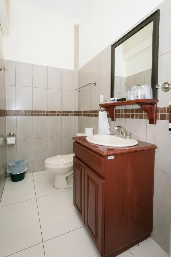 Hotel Mediterraneo Inn Santa Rosa de Lima Exteriér fotografie