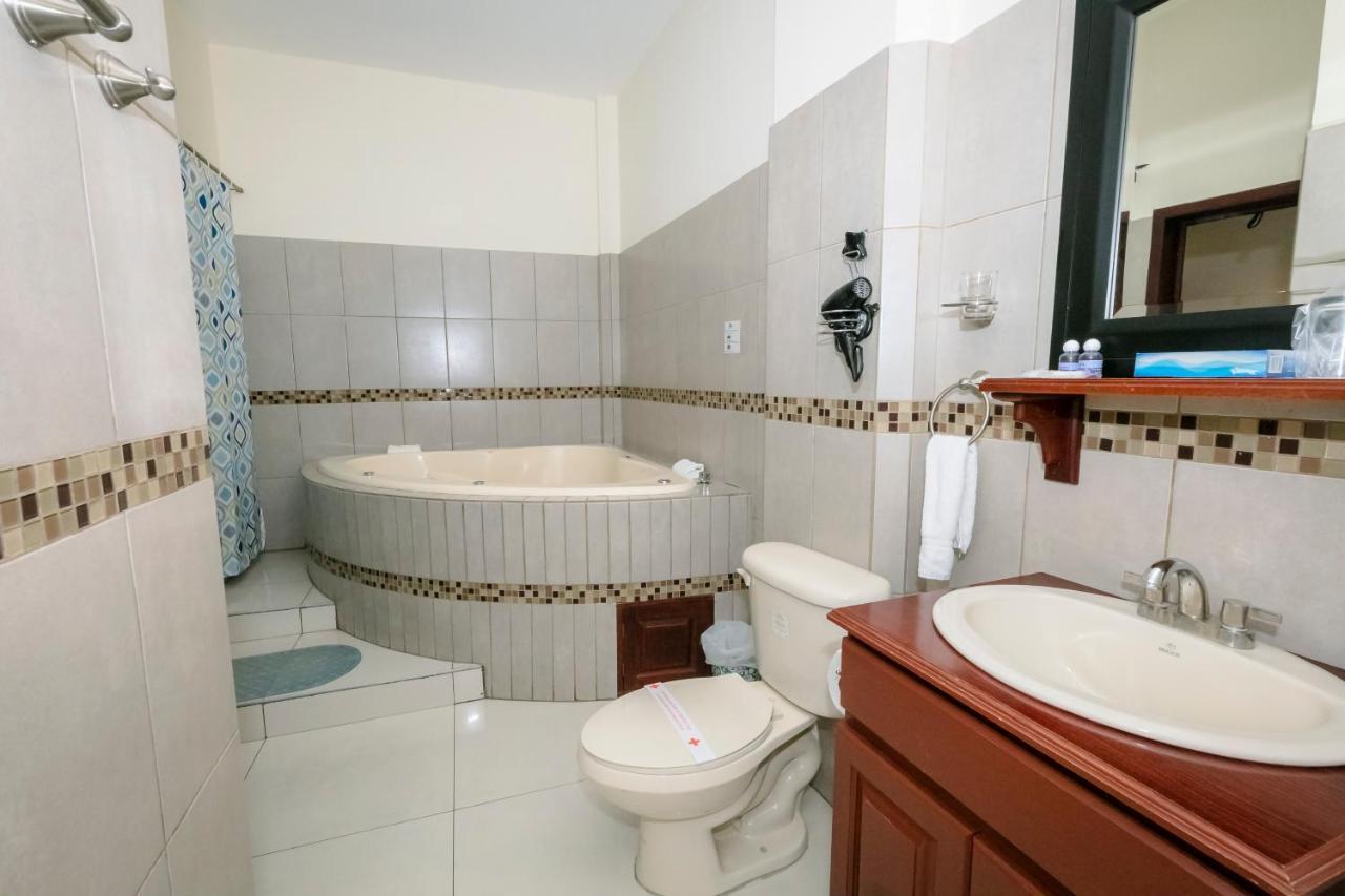 Hotel Mediterraneo Inn Santa Rosa de Lima Exteriér fotografie