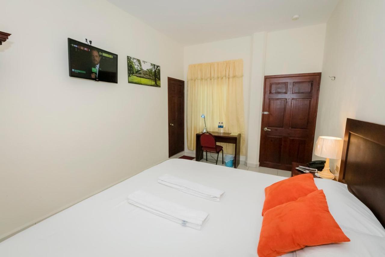 Hotel Mediterraneo Inn Santa Rosa de Lima Exteriér fotografie