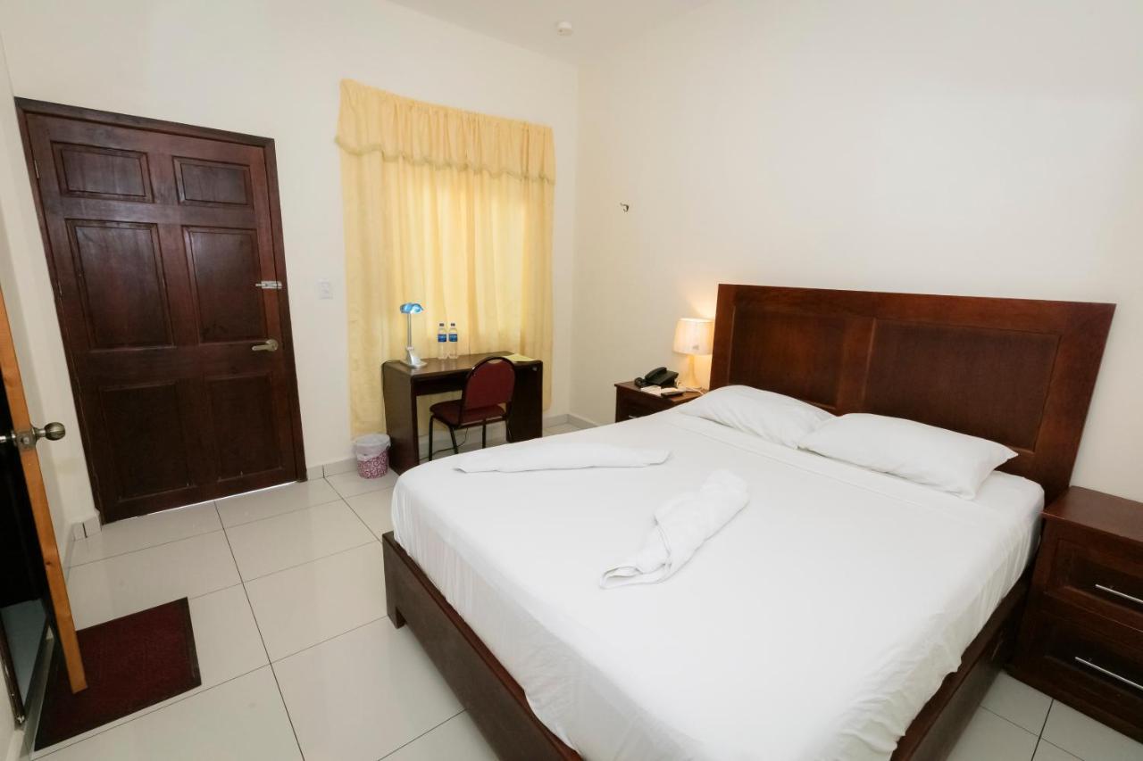 Hotel Mediterraneo Inn Santa Rosa de Lima Exteriér fotografie