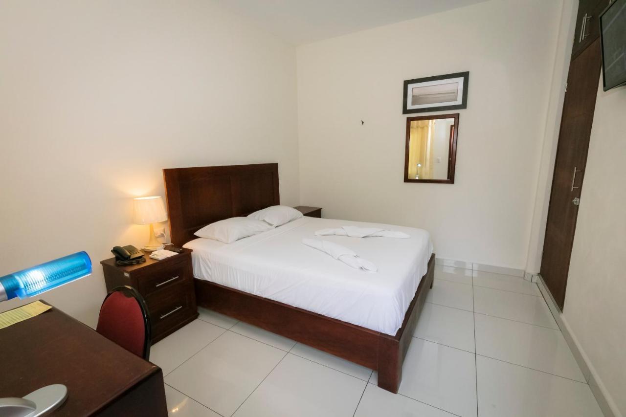 Hotel Mediterraneo Inn Santa Rosa de Lima Exteriér fotografie