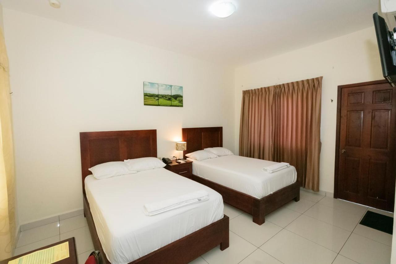 Hotel Mediterraneo Inn Santa Rosa de Lima Exteriér fotografie